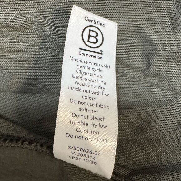 Athleta Trekker North Short Olive Green Size 6 Zipper Pockets, Stretch Waistband - Picture 10 of 11